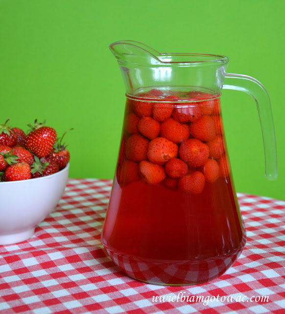 Uwielbiam gotować Kompot truskawkowy