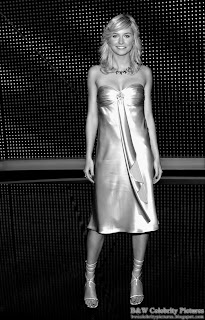 B&W pictures of Lena Gercke beautifully dressed in gold pic 2