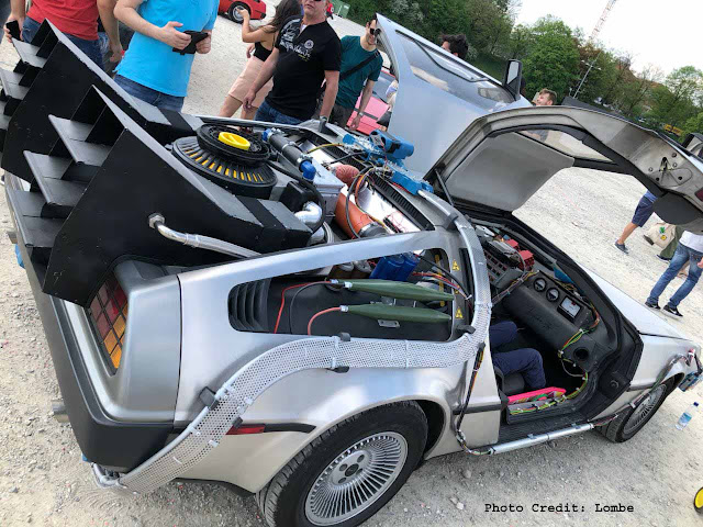 DeLorean mit detail getreuen Filmdetails aus dem Film zurück in die Zukunft