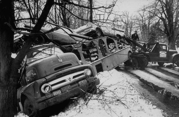 Classic Car Junk Yards >> 50 Vintage Photos of Classic Car Salvage Yards and Wrecks from between the 1940s and 1950s ... Classic Car Junk Yards >> 50 Vintage Photos of Classic Car Salvage Yards and Wrecks from between the 1940s and 1950s ...