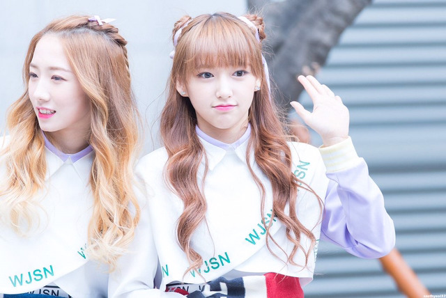 닮은 연예인이 꽤 많은거같은 98년생 중국인 아이돌.jpg | 인스티즈