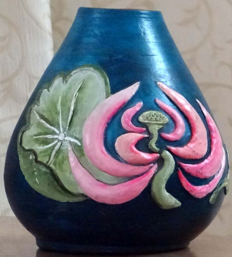 Art Musings 11. Decorating earthen pots artist Parmita