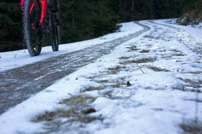 Brauche ich Spikes wenn ich im Winter mit dem Bike unterwegs bin. Spikes fürs Fahrrad und Mountainbike