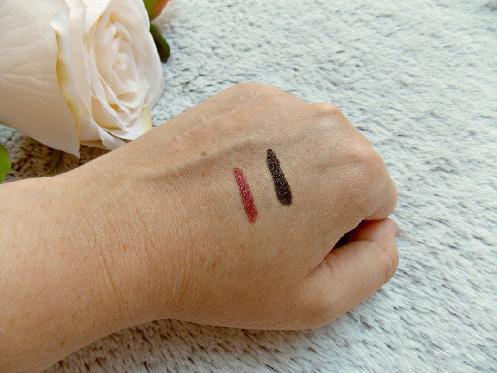 Soultree Kajal Eyeliner Swatch Soultree Kajal Eyeliner Swatch