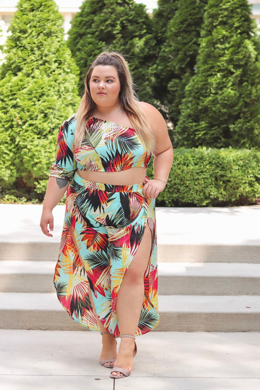 natalie in the city, chicago plus size fashion blogger, chicago fashion blogger, plus size fashion, affordable plus size clothes, fashion nova, fashion nova curve, blogger review, brittany sunrise tropical set, tropical getaway clothes, tropical floral print, curves and confidence, sexy plus size clothing