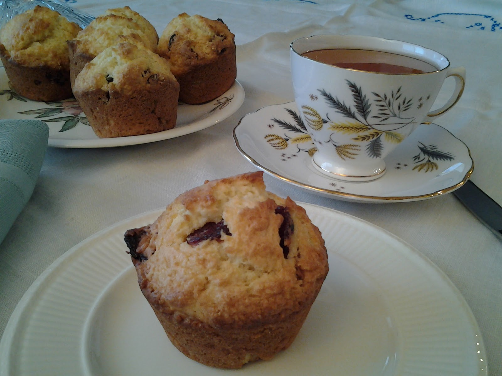 UkrainiYum! Cranberry Muffins and Tea