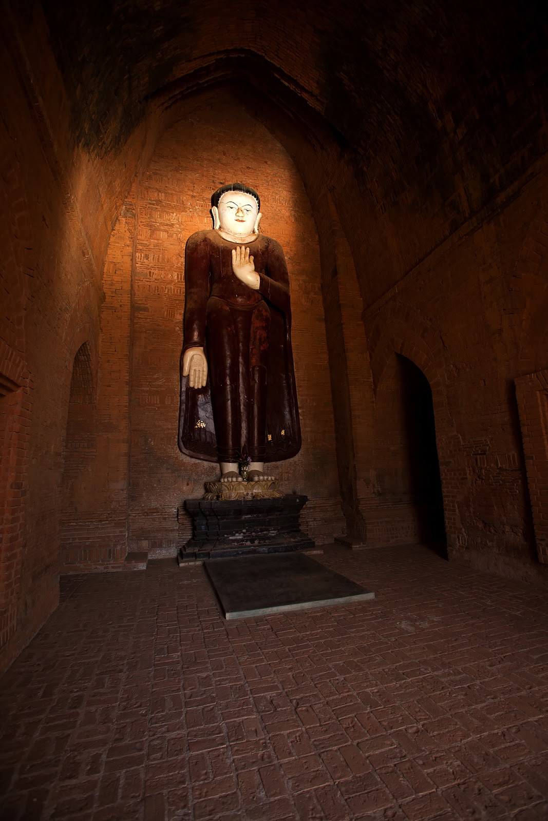 Wnętrze pagody pagoda,rzeźba,birma,bagan
