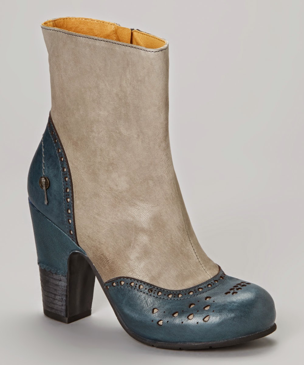  Minnie Zephie's Steampunk Treasure Trunk Gold Button Boots