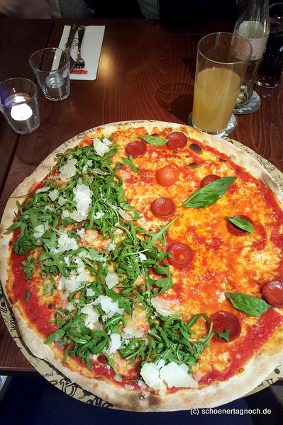 Riesige Pizza in der L´Osteria in Karlsruhe Riesige Pizza in der L´Osteria in Karlsruhe