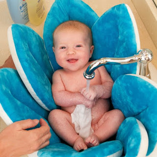 Blooming bath keep baby happy during bath time