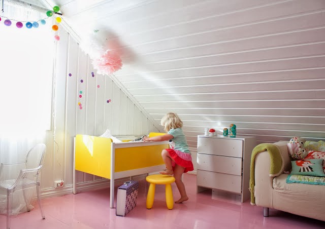 Suelo madera pintado rosa