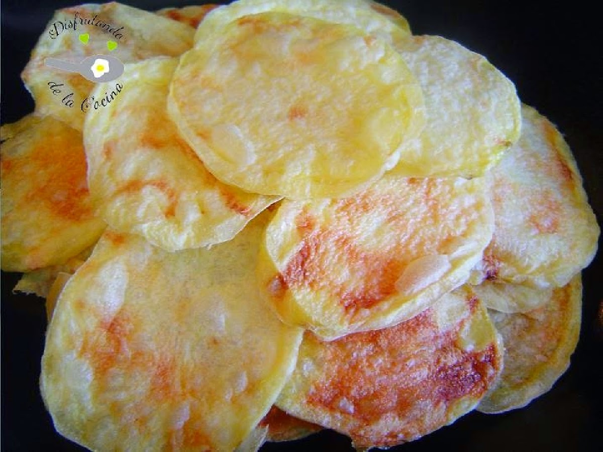 http://www.disfrutandodelacocina.com/2013/10/patatas-chips-al-microondas.html
