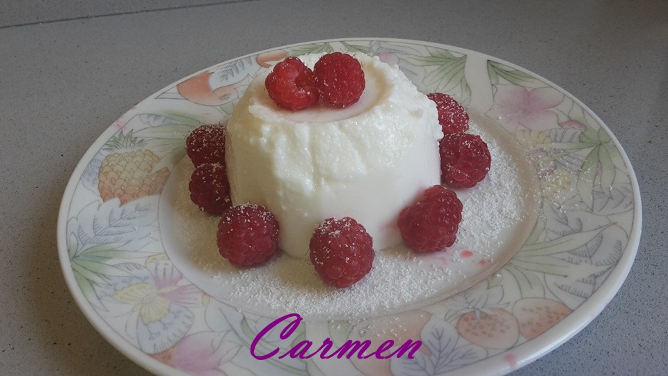 GELATINA DE LECHE DE ALMENDRAS Y REQUESÓN