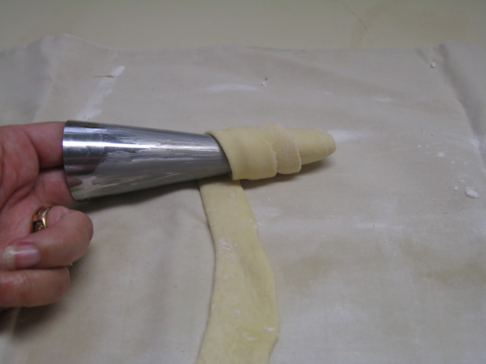 A Home in the Country How to Make Cream Horns