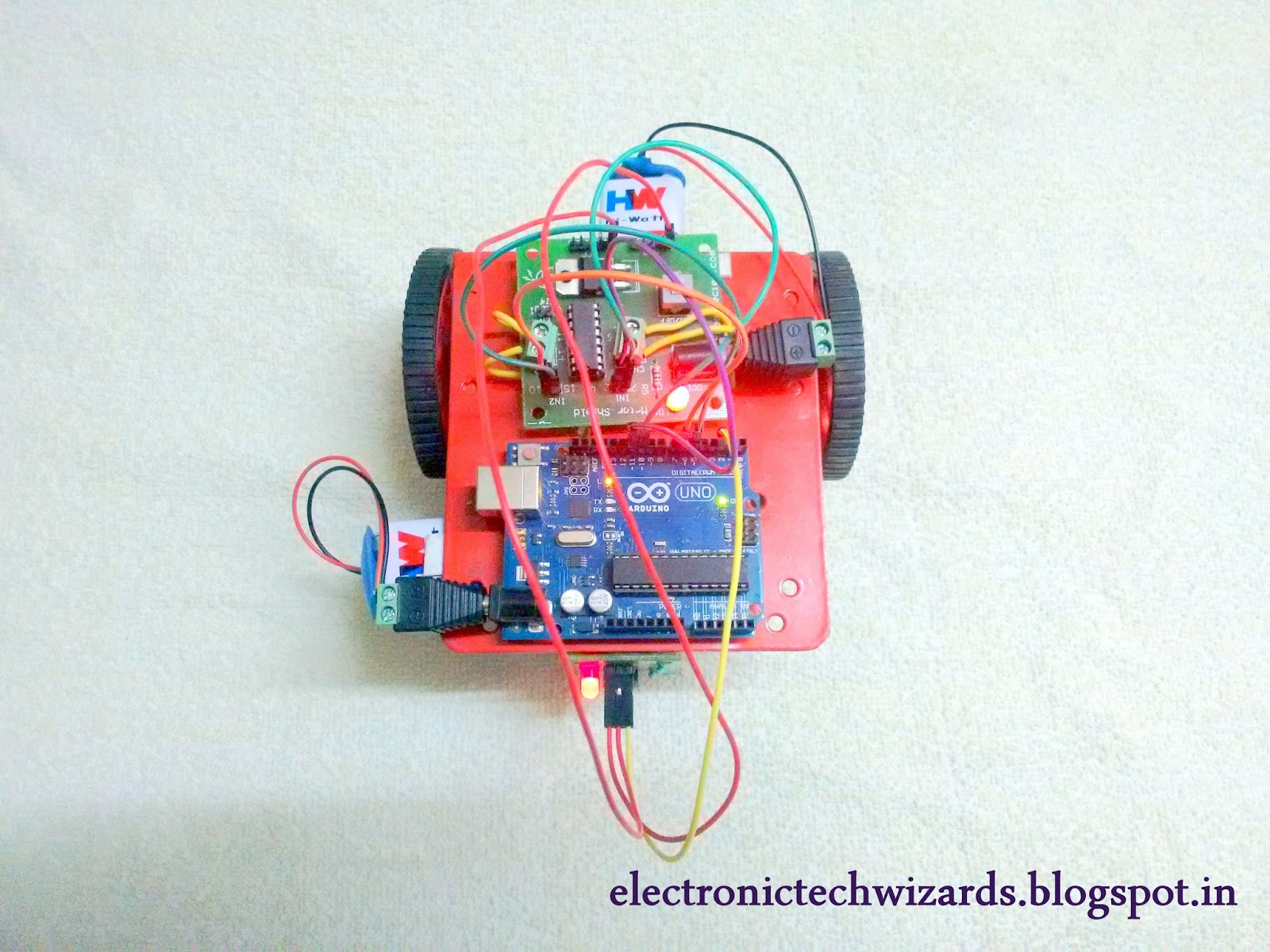 ElectronicTechWizards: SIMPLE LINE FOLLOWER ROBOT