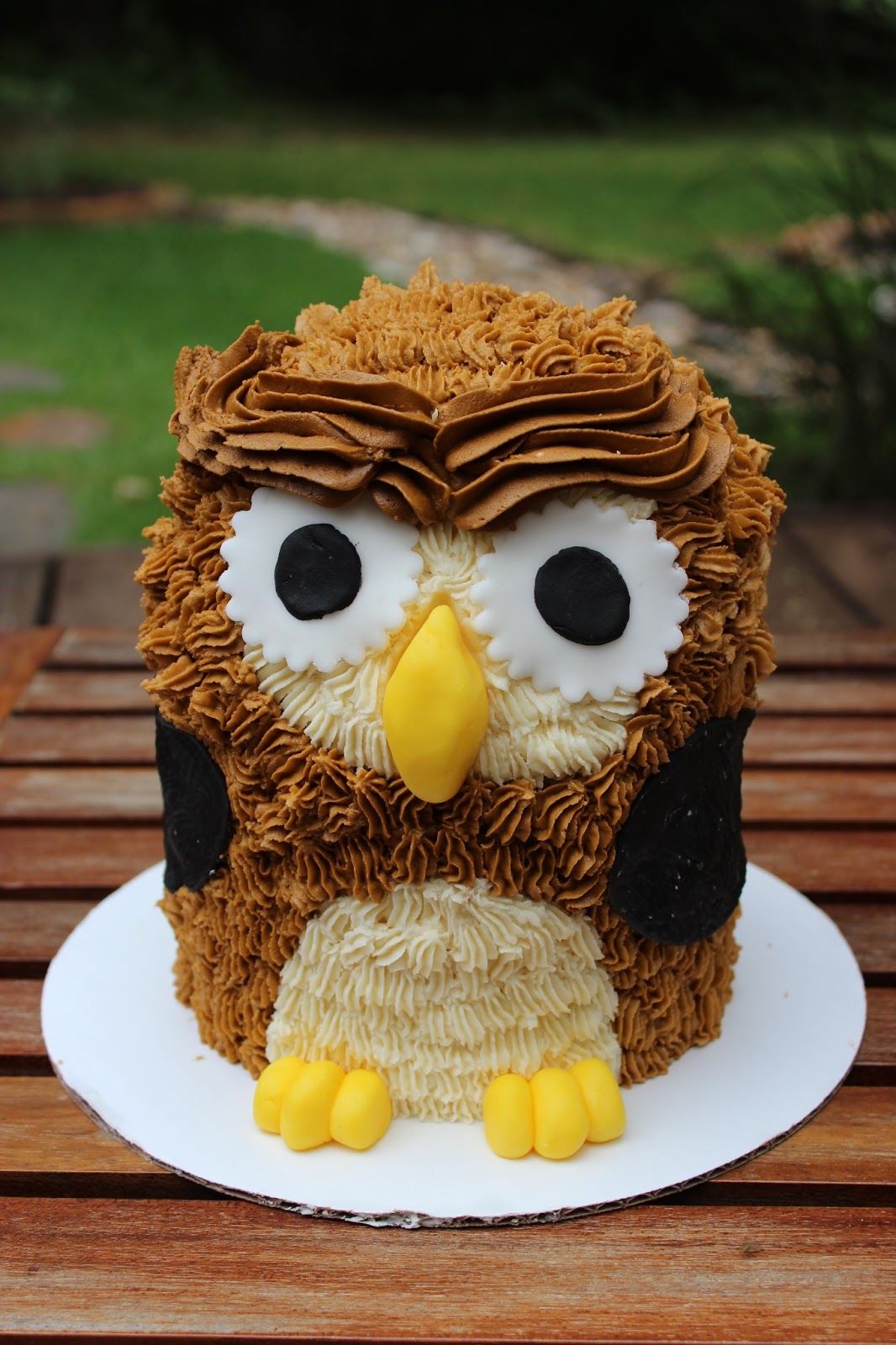 Swirly Sweet Cupcakes Owl Cake
