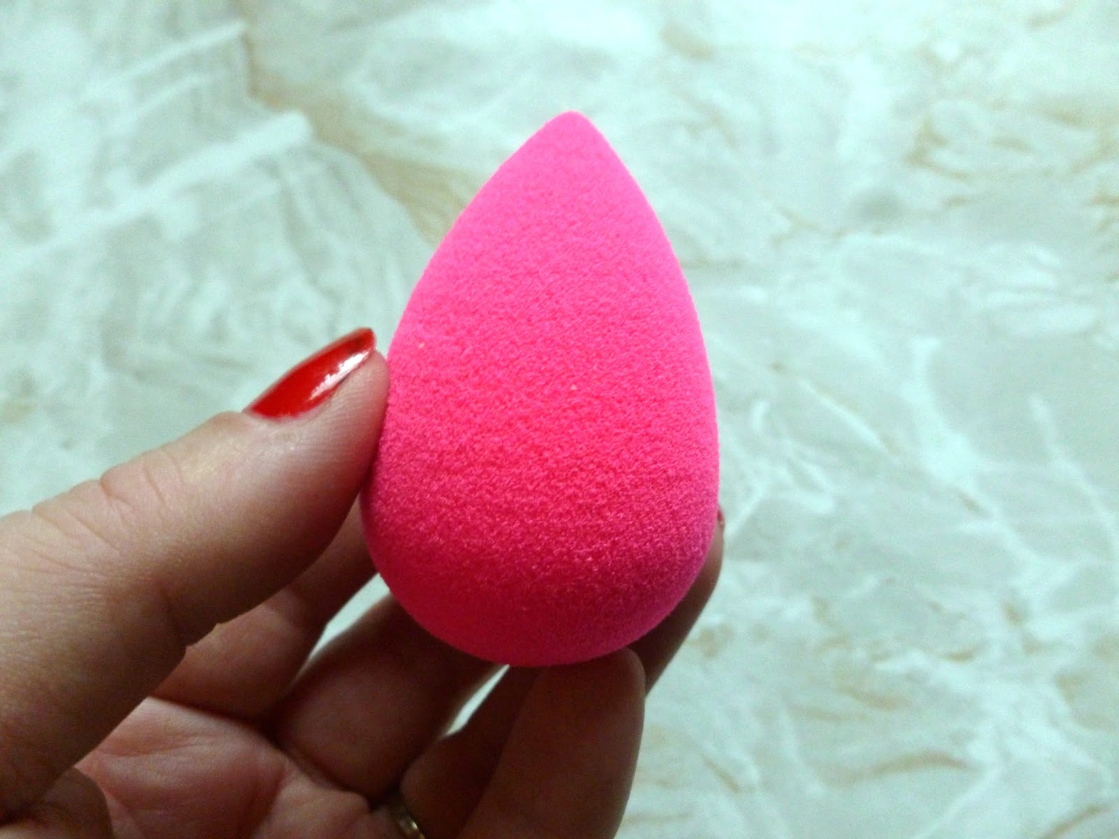 Real Techniques Miracle Complexion Sponge And Beauty Blender Comparison