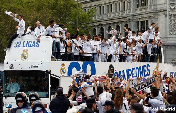 Real Madrid Campeones de Liga Autobús fiesta celebración Cibeles