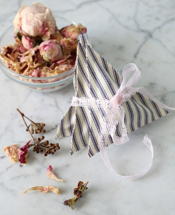 How To Make DIY Potpourri With Wedding Flowers 17 Apart