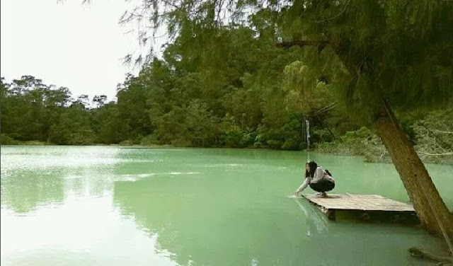 7. Telaga Warna Dieng - Jawa Tengah 7. Telaga Warna Dieng - Jawa Tengah