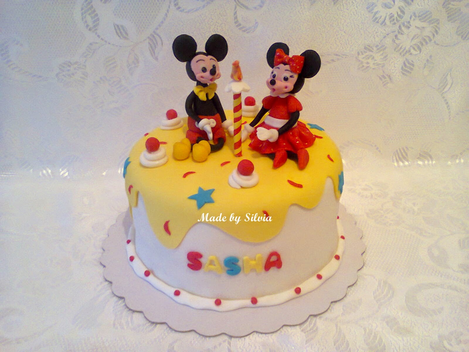 Tort de mot cu Mickey Mouse si Minnie