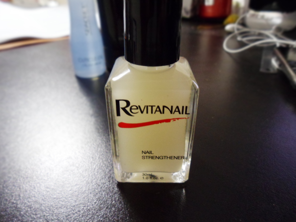 Lilly's day Trial Dr Lewinn Revitanail nail strengthener