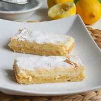 http://www.bakingsecrets.lt/2016/02/citrinu-pyragas-lemon-bars.html