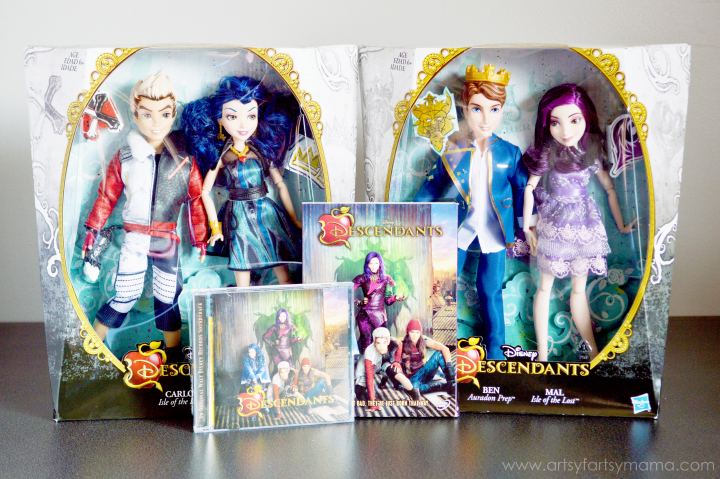 Disney Descendants Slumber Party with Doll Sleeping Bag Tutorial at artsyfartsymama.com