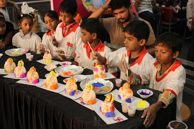 Record 411 Eco-Friendly Ganesha Murti’s made at Viviana Mall in just two days Record 411 Eco-Friendly Ganesha Murti’s made at Viviana Mall in just two days