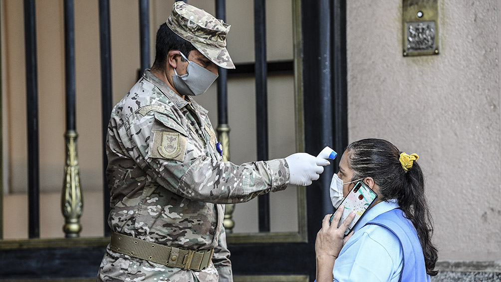 Chile lanza un carnet sanitario para certificar el estado de pacientes recuperados Chile lanza un carnet sanitario para certificar el estado de pacientes recuperados
