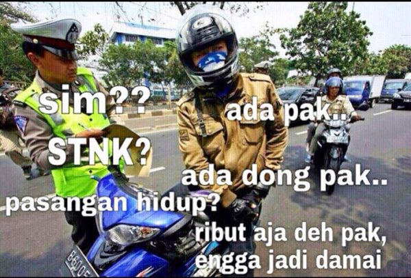 Pengendara Motor Di Indonesia Memang Unik. Ini Buktinya! Pengendara Motor Di Indonesia Memang Unik. Ini Buktinya!