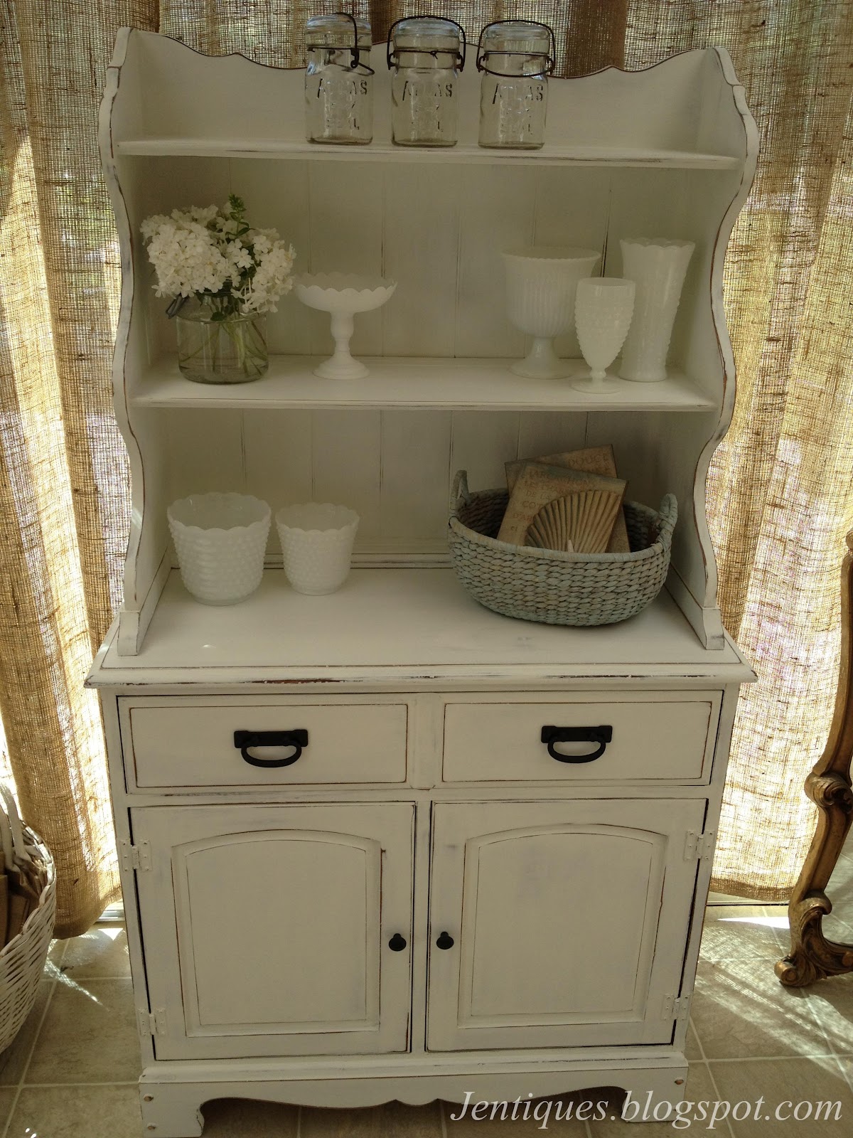 Jentiques White Farmhouse Hutch