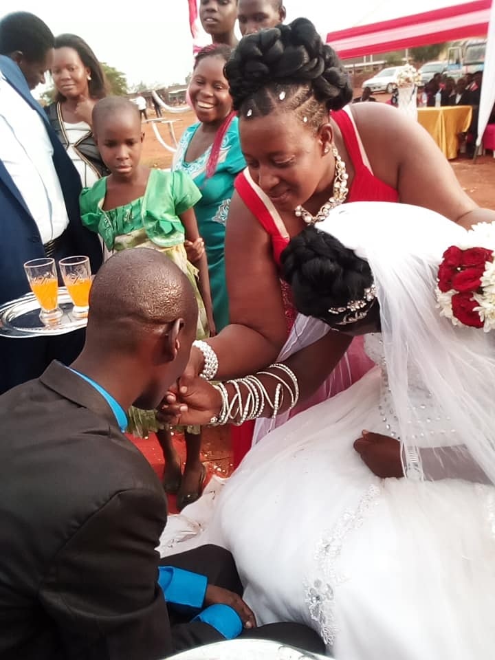 WOMAN shocks people at wedding, she looks so sad on the big day, Was she forced?(VIRAL PHOTOs). forc%2B6 - WOMAN shocks people at wedding, she looks so sad on the big day, Was she forced?(VIRAL PHOTOs).