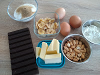 Brownies aux cacahuètes et bananes séchées Brownies aux cacahuètes et bananes séchées