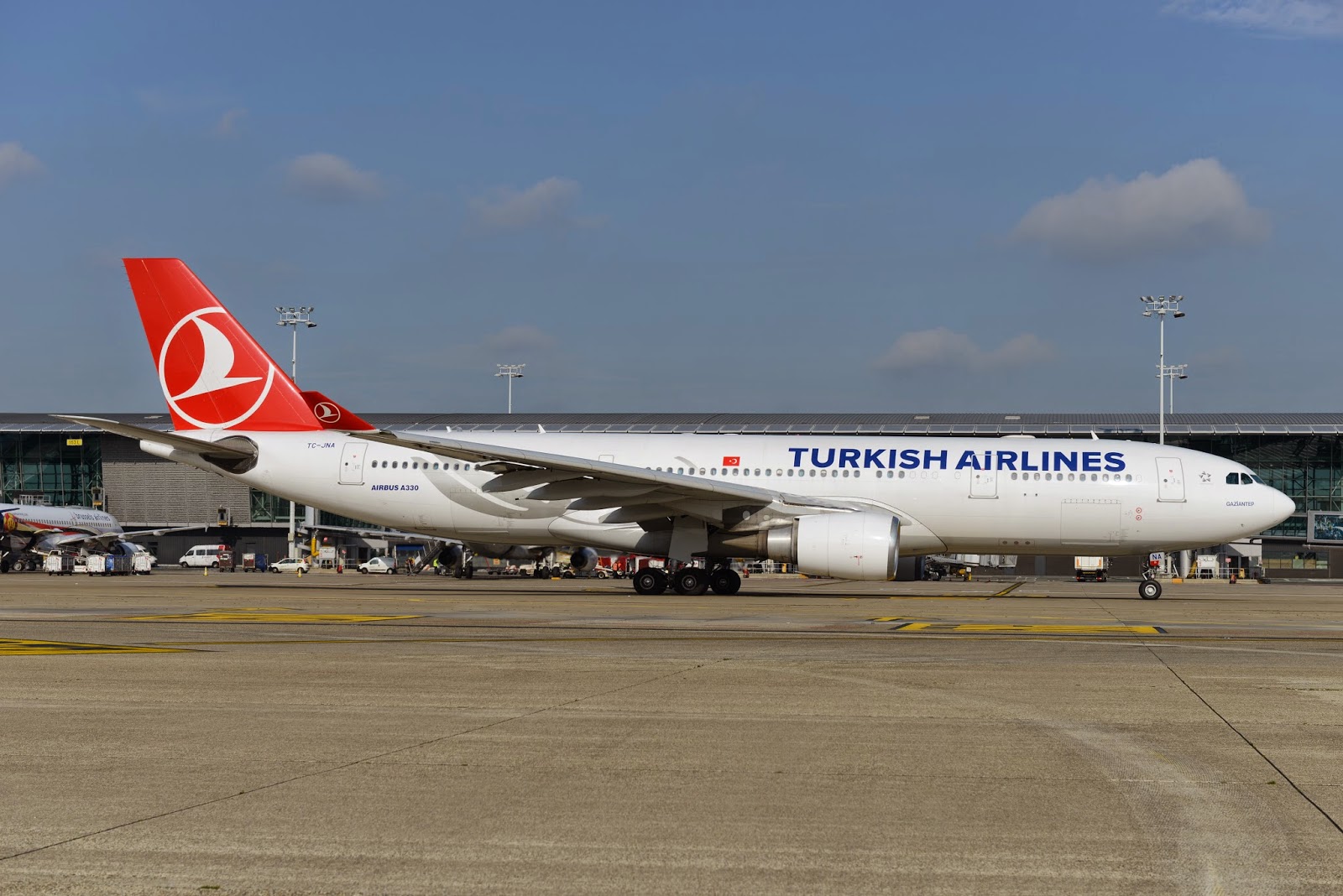 Сайты турецких авиакомпаний. Авиакомпания Туркиш Эйрлайнс. Аэробус а330-200 Туркиш Эйрлайнс в аэропорту Внуково. Картинки Туркиш Эйрлайнс. Turkish Airlines купить билет.