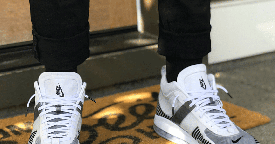 john elliott lebron on feet
