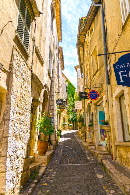 Narrow cobbled streets in Saint Paul de Vence