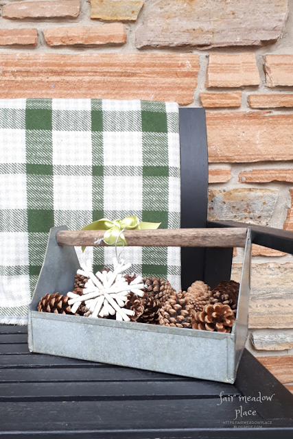 Fair Meadow Place - Winter Decorating https://fairmeadowplace.blogspot.com
