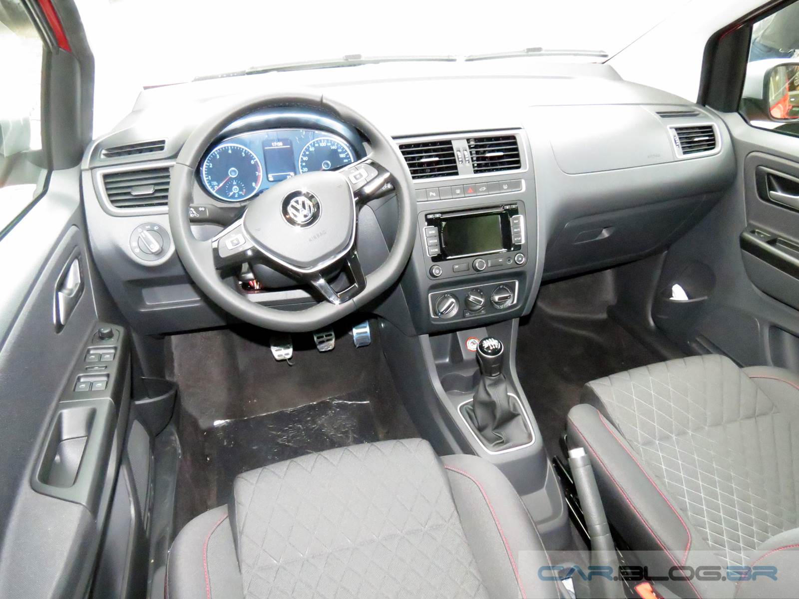 Novo VW CrossFox 2015 - interior