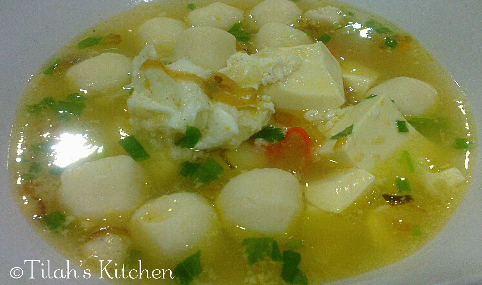 Fishball Soup with Egg and Tofu (Sop Bebola Ikan dengan Telur dan Tofu)