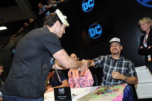 Henry Cavill faz pegadinha com elenco de Esquadrão Suicida durante a  Comic-Con 2016