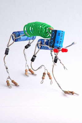 Robots hechos con circuitos de radio Robots hechos con circuitos de radio