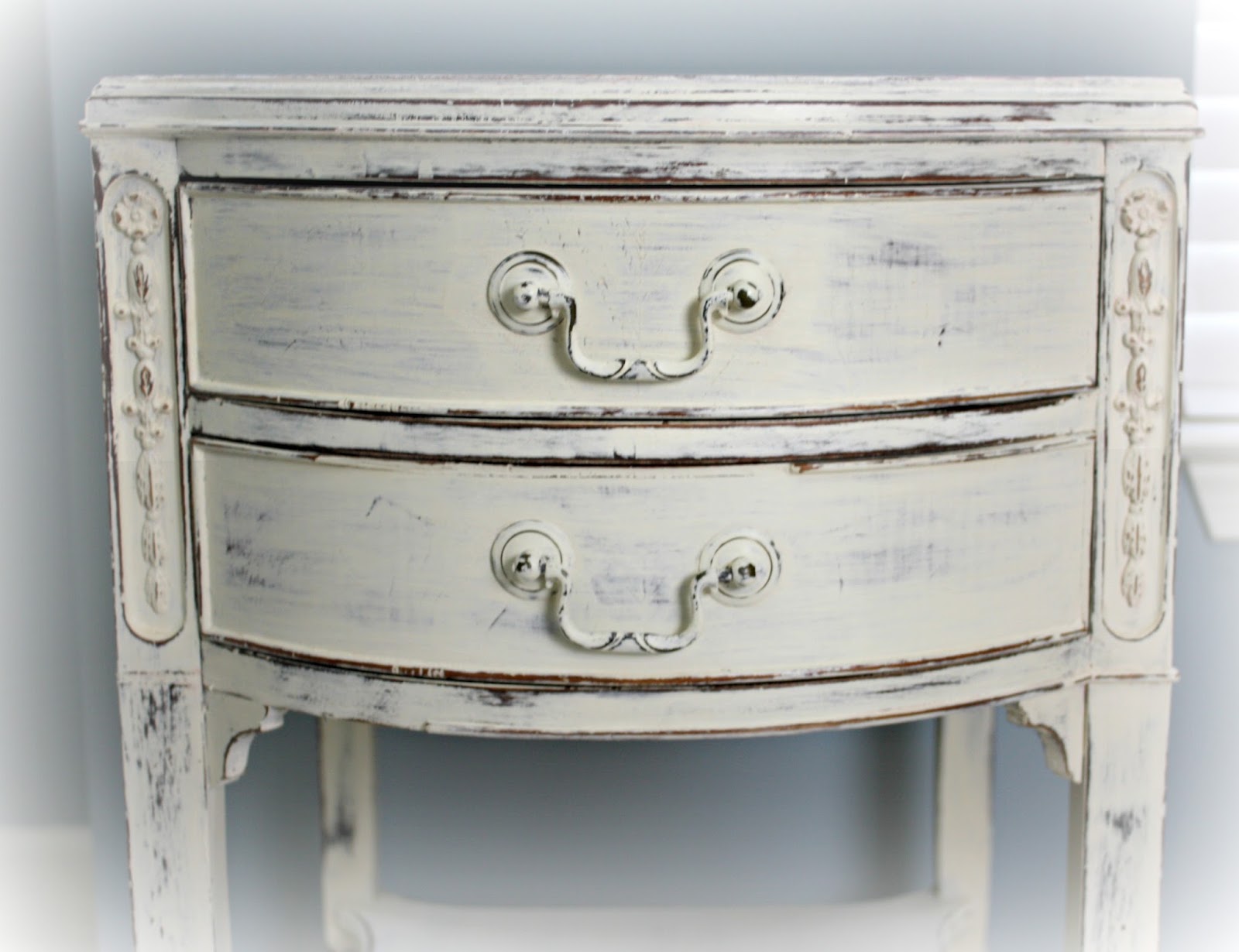 Bowed drawer fronts Bowed drawer fronts