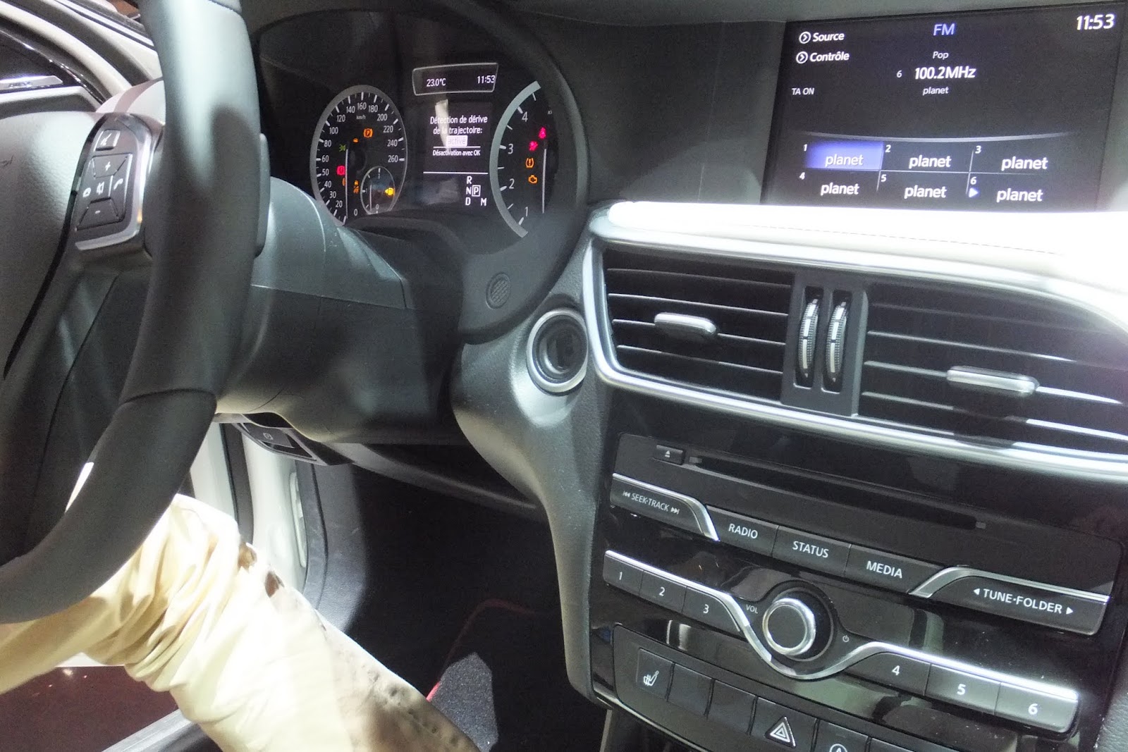 Car Guide インフィニティ Q30 Infiniti Q30 Frankfurtモーターショー15 9 Sekai Drive