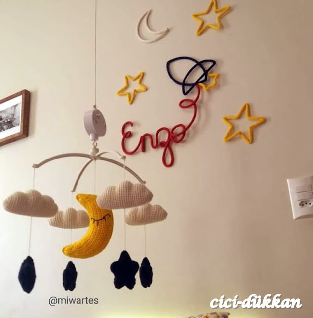 isimli erkek bebek kapı süsü yine beşik yan duvarında kullanılmış isimli kapı süsü ve modeline uygun parçaları..