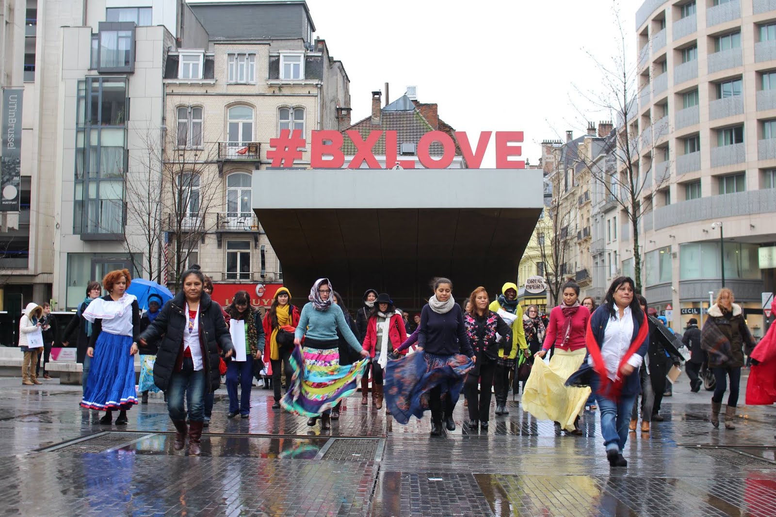 Flasmob en Bruxelles-Place de la Monnaie 8 mars 2017