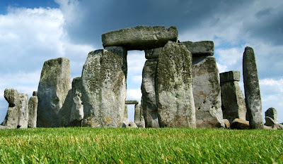 Mesolithic artefacts found at Stonehenge