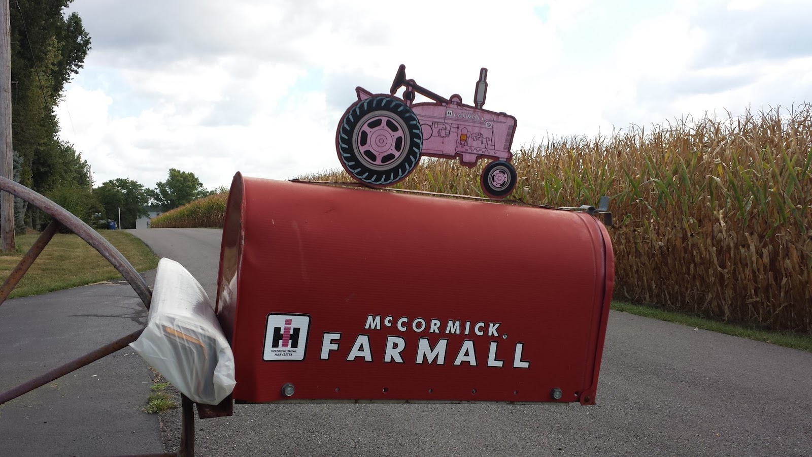 Divinebunbun's Rugged Rural Missouri Cool Country Mailboxes