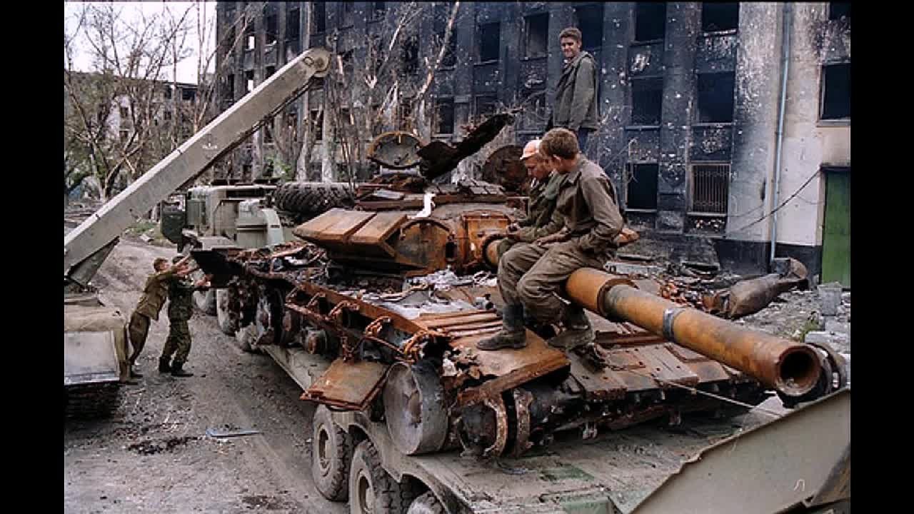 5 декабря 1994. Чечня 1995 штурм Грозного. Чечня Грозный 1995 танки. Танк т72 в Грозном 1995.