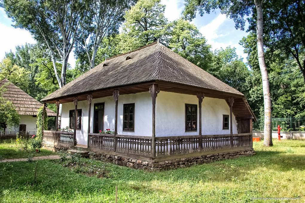 Museo Satalui o Museo de la Aldea, de Bucarest, Rumanía de casas rurales antiguas